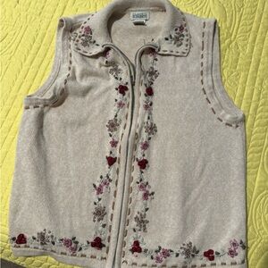 Vintage embroidered zip up vest Size M 🤍